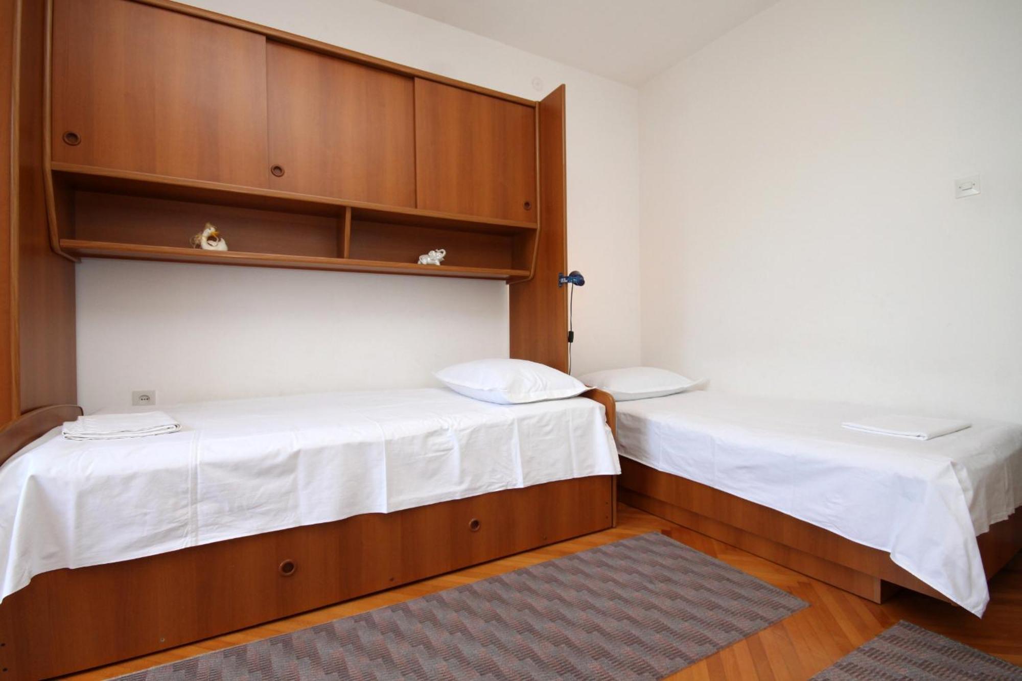 Apartments By The Sea Brist, Makarska - 505 Podaca Bilik gambar