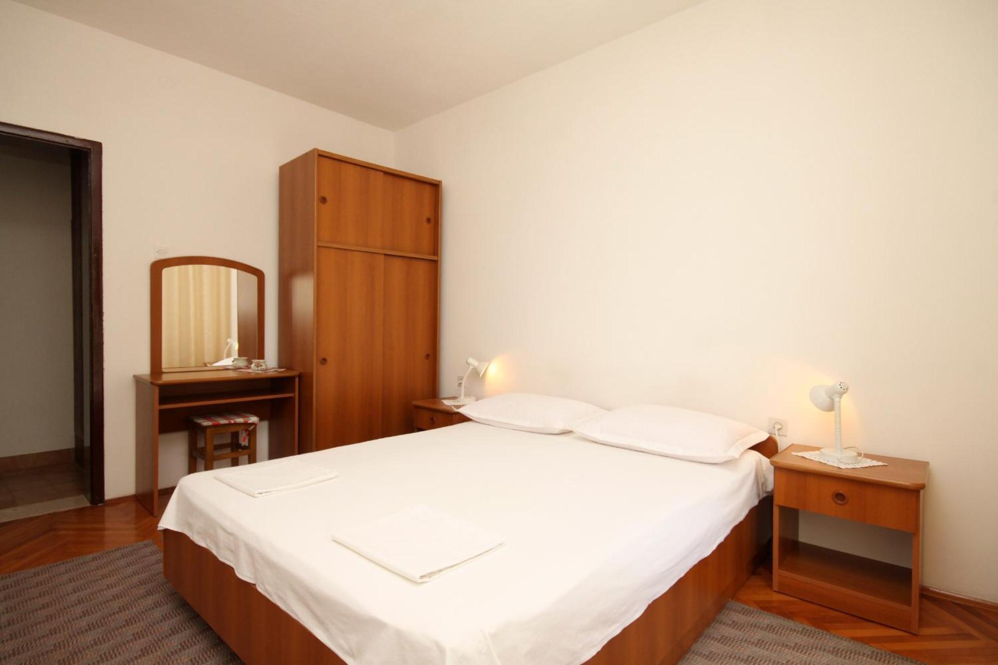Apartments By The Sea Brist, Makarska - 505 Podaca Bilik gambar